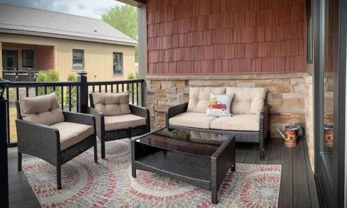 Sylvan Beach Casa | Twin Getaway Cottages - The Pair