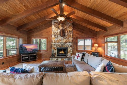 Lake Forest Casa | Twin Hollow at Dollar Point by Tahoe Getaways - 5BR w Game Room & Hot Tub