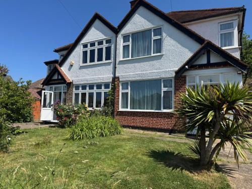 Alexandra Casa | Twin home with free parkings, Surbiton, Kingston upon Thames, Surrey, Greater London, UK!