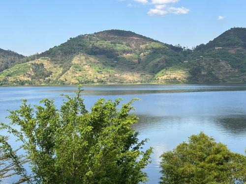 Ruhondo Alquiler De Eote | Twin Lakes Rwanda Boat Tours