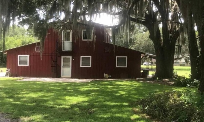 Donner Casa | Twin Oaks-Big Red