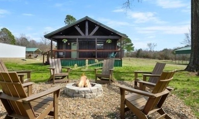 Battiest Cabina | Twin Oaks Cabin sleep 6, 2 BR, 1 K 2 Q, 3 Bath, Hot Tub Fire Pit Grill big yard