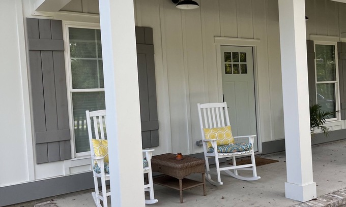 St. Marys Cabaña | Twin Oaks Cottage in charming downtown St. Marys, walking distance to waterfront