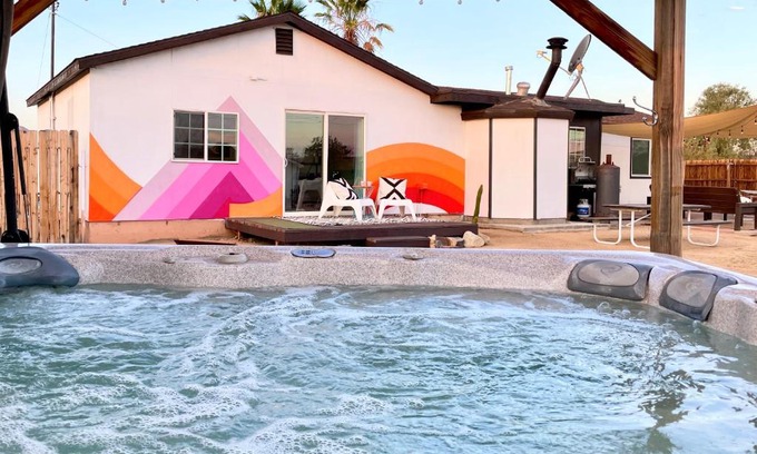 Joshua Tree Casa | Twin Palms Desert Getaway - Jacuzzi, Fire pit, Meditation room & more