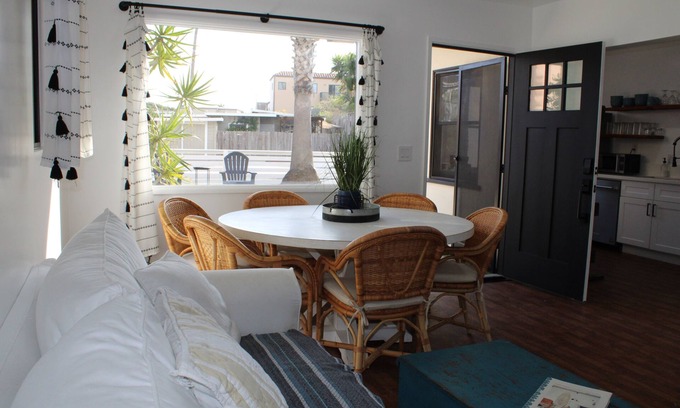 Pierpont Bay Casa | Twin Palms Ventura Pierpont Beach Bungalow Steps from the Ocean Newly Renovated