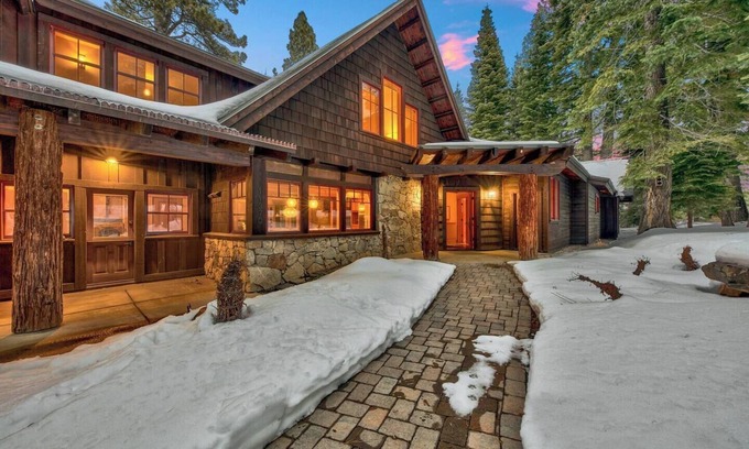 Ponderosa Palisades Casa | Twin Pine Retreat | Large Yard w/ Hot Tub