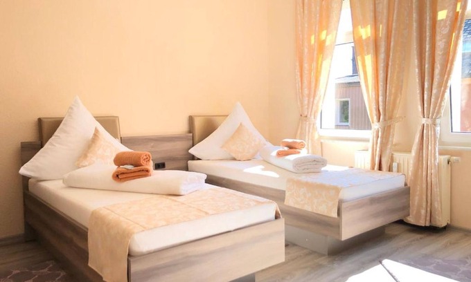 Adorf Apartamento | Twin room with shared bathroom