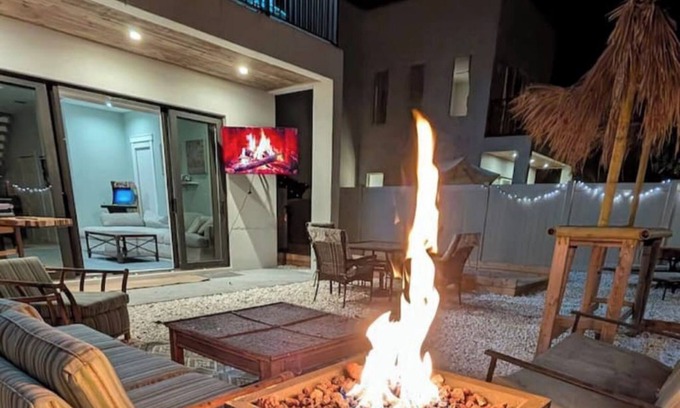 Gillespie Park Casa | Twin Villas for Groups near Downtown SRQ
