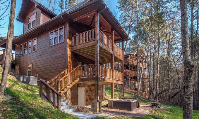 Gatlinburg - Pigeon Forge Cabina | Twisted Pines