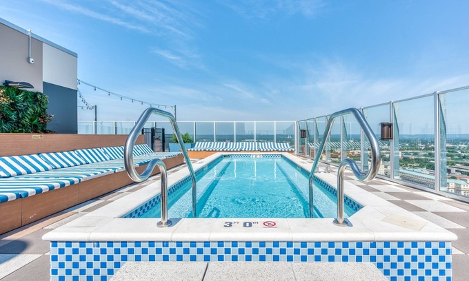 Old Louisville Apartamento | TWO 800 Tower Cozysuites w sky Pool Lounge 7flr