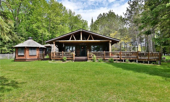 Hayward Casa | Two Bear Lodge on Lost Land Lake