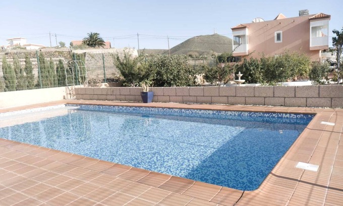 Granadilla de Abona Apartamento | Dos habitaciones, dos baños (uno con ducha) Apto. con piscina 10X5 climatizada estacionalmente