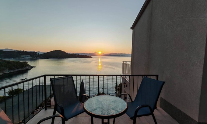 Sobra Apartamento | Apartamento para dos personas con terraza y vista al mar Sobra, Mljet (A-24530-a)