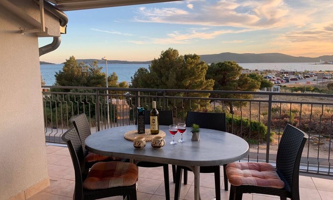 Brodarica Apartamento | Apartamento para dos personas con terraza y vista al mar Brodarica, Sibenik (A-21536-a)