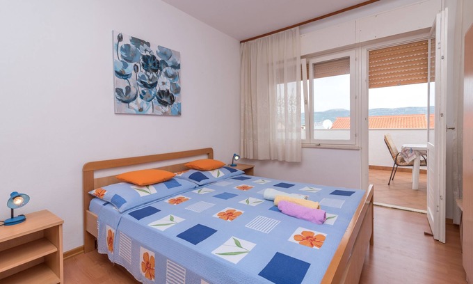 Slatine Apartamento | Apartamento para dos personas con terraza y vista al mar Slatine, Ciovo (A-16731-a)