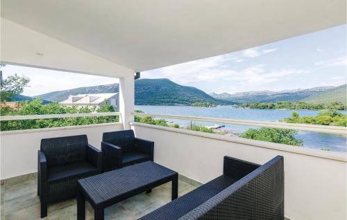 Hodilje Apartamento | Two-Bedroom Apartment In Hodilje