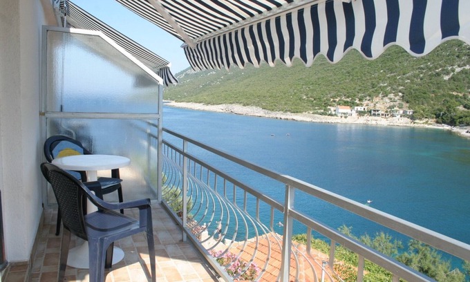 Pokrivenik Apartamento | Apartamento para dos personas en la playa Bahía Zaraće (Gdinj), Hvar (A-4598-a)