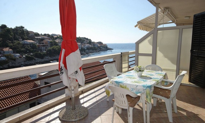 Zavalatica Apartamento | Apartamento para dos personas en la playa Zavalatica, Korcula (A-9315-b)