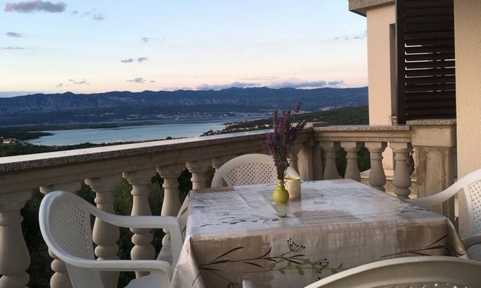 Tribulje Apartamento | Two bedroom apartment with terrace and sea view Tribulje, Krk (A-5438-a)