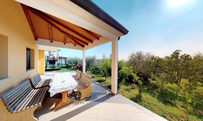 Vilanija Apartamento | Apartamento para dos personas con una terraza Vilanija, Umag (A-17240-b)