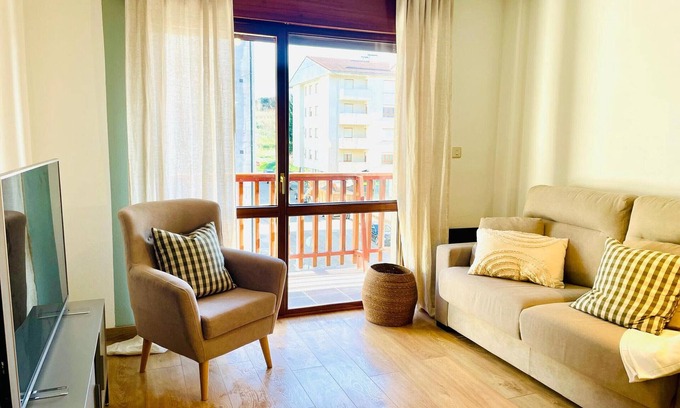 Jaca Apartamento | Apartamento con Piscina y Garaje en Zona Tranquila de Jaca