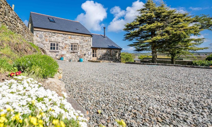 Llanerchymedd Cabaña | Two bedroom barn conversion on Anglesey | Bwthyn-Cerrig