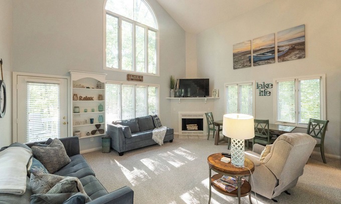 Grand Rivers Condominio | Two bedroom Bayside Condo