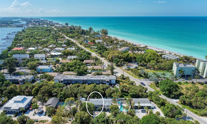 Englewood Apartamento | Two bedroom beach and bay private getaway - just relax! Gecko House Manasota Key
