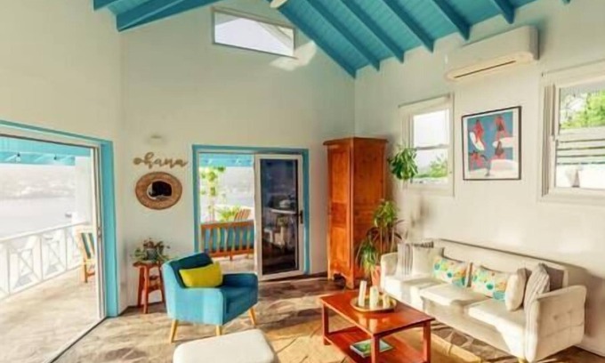 Princess Margaret Bay Apartamento | Two Bedroom Beachview Apartment w/Pool