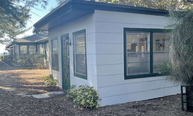 St. Petersburg - Clearwater Cabaña | Two-bedroom bungalow - Old FL Cottage - Gulf Side - Ground Level