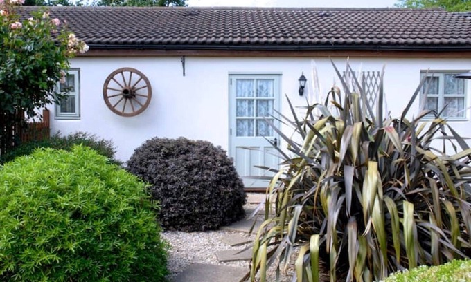 Wedmore Cabaña | Two Bedroom Cottage near Wedmore with Mendip Views