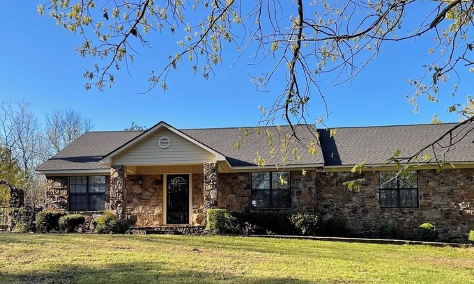 Paris Casa | Two bedroom cottage on 8 acres with amazing views.