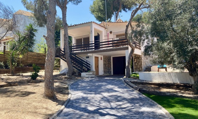 Los Balcones Villa | Dos dormitorios chalet con gran jardín privado y piscina