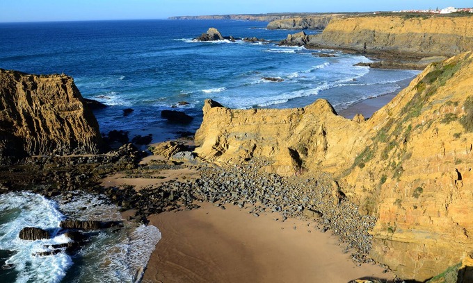 Zambujeira do Mar Apartamento | Casa de dos dormitorios, ideal para 4 personas, en el centro de Zambujeira do Mar