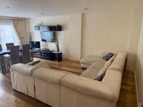 Whittington Apartamento | Two Bedroom penthouse apartment in Colindale