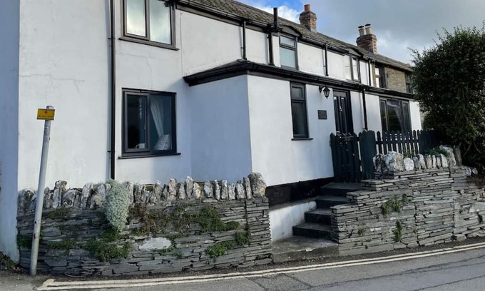 Delabole Casa | Two bedroom Rock Cottage, Delabole Sleeps 4+2