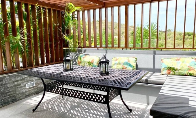 Falmouth Harbour Apartamento | Two bedroom two bathroom stylish newly constructed ocean view with private pool.