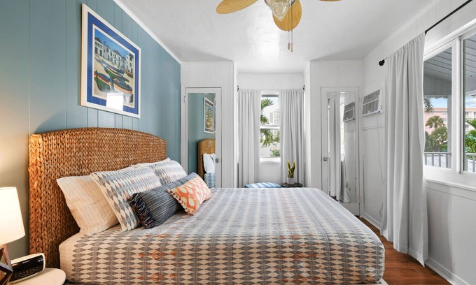 Palm Beach Shores Cabina | Elegante apartamento de dos dormitorios situado frente a la playa