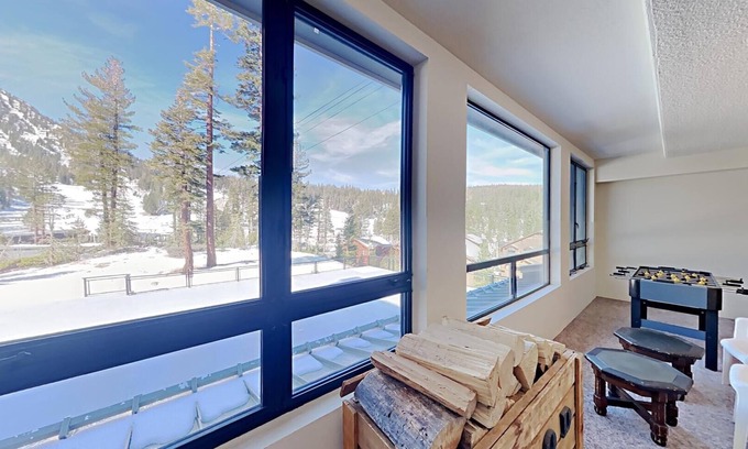 Mammoth Lakes Condominio | Two Bedroom Units at 1849 Condos with 3 Hot Tubs & Slopeside