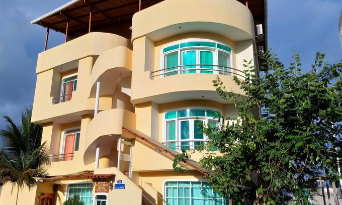 Puerto Ayora Apartamento | APARTAMENTO DE DOS DORMITORIOS CON BAÑO PRIVADO Y VISTA AL BOSQUE EN PLANTA BAJA