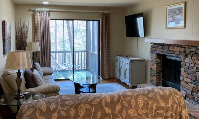 Big Canoe Condominio | Two BR-BA on 4th hole, Creek 9 Golf Course
