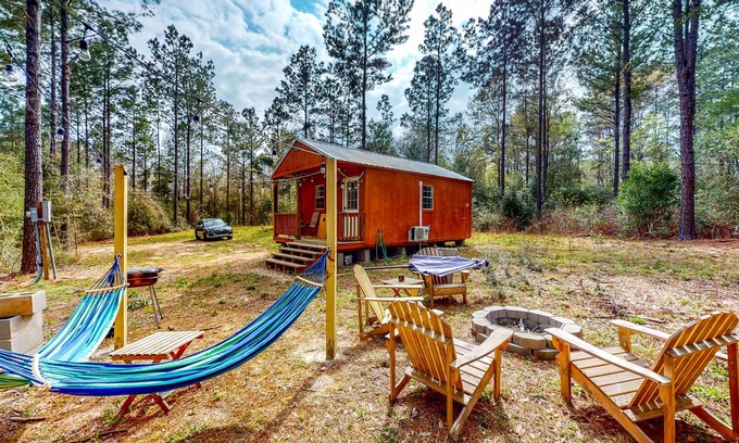 Colmesneil Cabina | Two Cabins Near Lakes w/ Firepit & Outdoor Showers