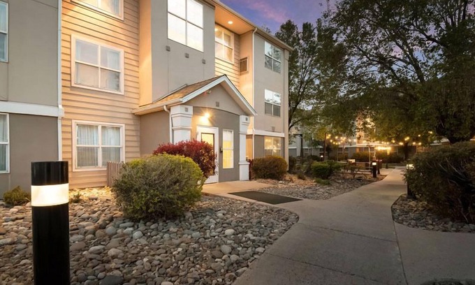 Reno/Tahoe Airport Hotel | Two Captivating Units! Traverse Fleischmann Planetarium and Science Center!