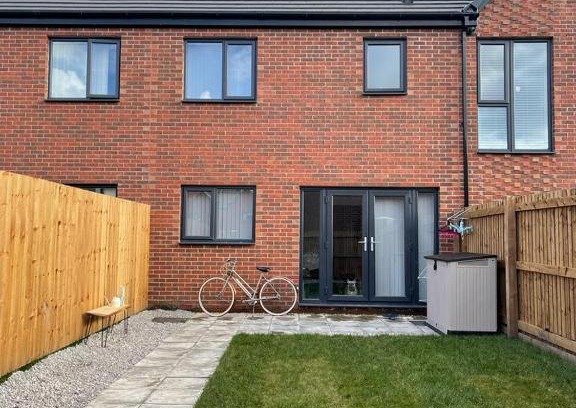 Salford Casa | Lovely New Built Double Bedroom in Peacetul/Quiet area