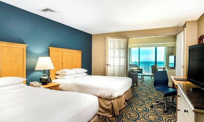 Brush - Stewarts Apartamento | Two Family-friendly Units, Outdoor Pool, Steps Away from Daytona Beach