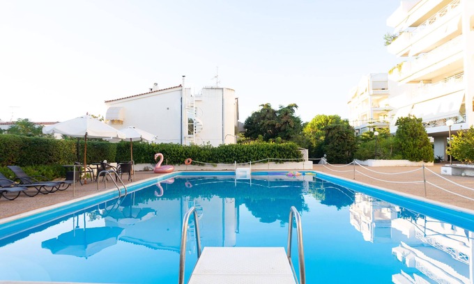 Kavouri Villa | Villa de dos plantas con jardín en Voula