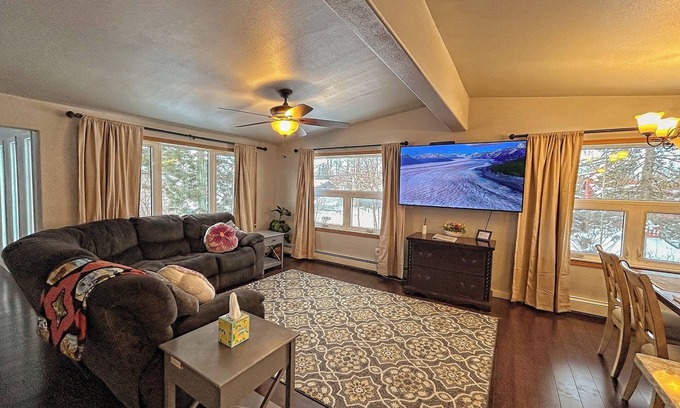 University Area Casa | Two FULL bath, two bedroom, full kitchen, free laundry, centrally located!