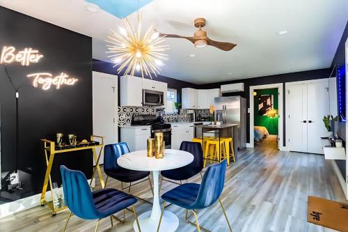 East Cesar Chavez Casa | Two-Home 3rd St - Estate 6th Street - 4 min walk