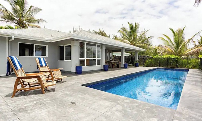 Kapoho Casa | Two homes on the ocean with a private saltwater pool.