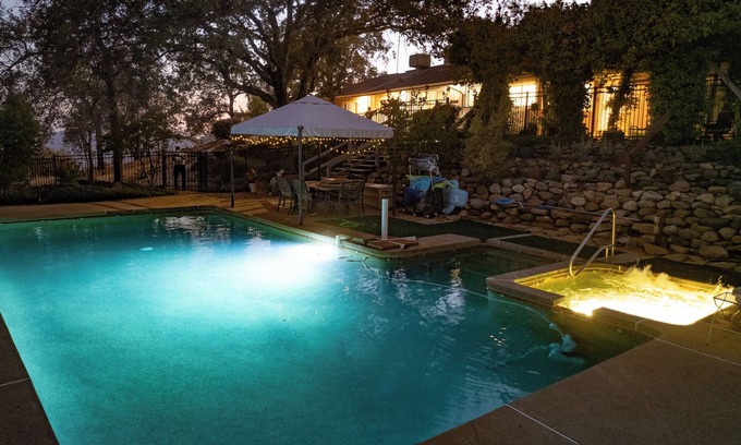 Mariposa Casa | Two Houses on 100 acres-Pool-2 Hot Tubs-45 Min to Yosemite Nat. Park